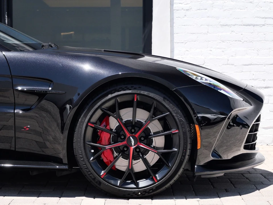 2026 Aston Martin V8 Vantage (2019+) - Image 4 of 26