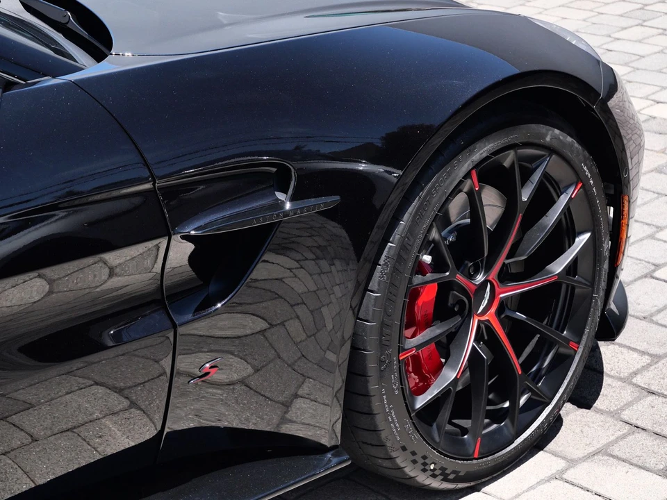 2026 Aston Martin V8 Vantage (2019+) - Image 9 of 26