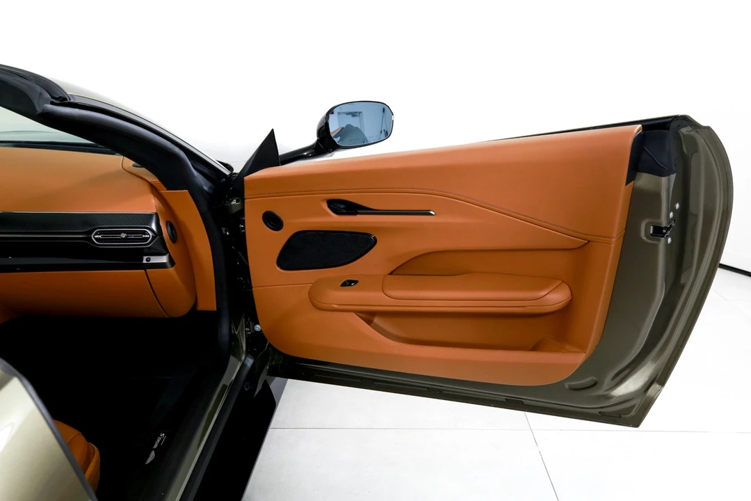 2026 Aston Martin V8 Vantage (2019+) - Image 19 of 31
