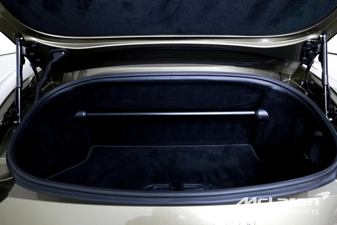 2026 Aston Martin V8 Vantage (2019+) - Image 18 of 31