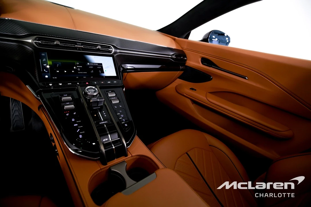 2026 Aston Martin V8 Vantage (2019+) - Image 16 of 31