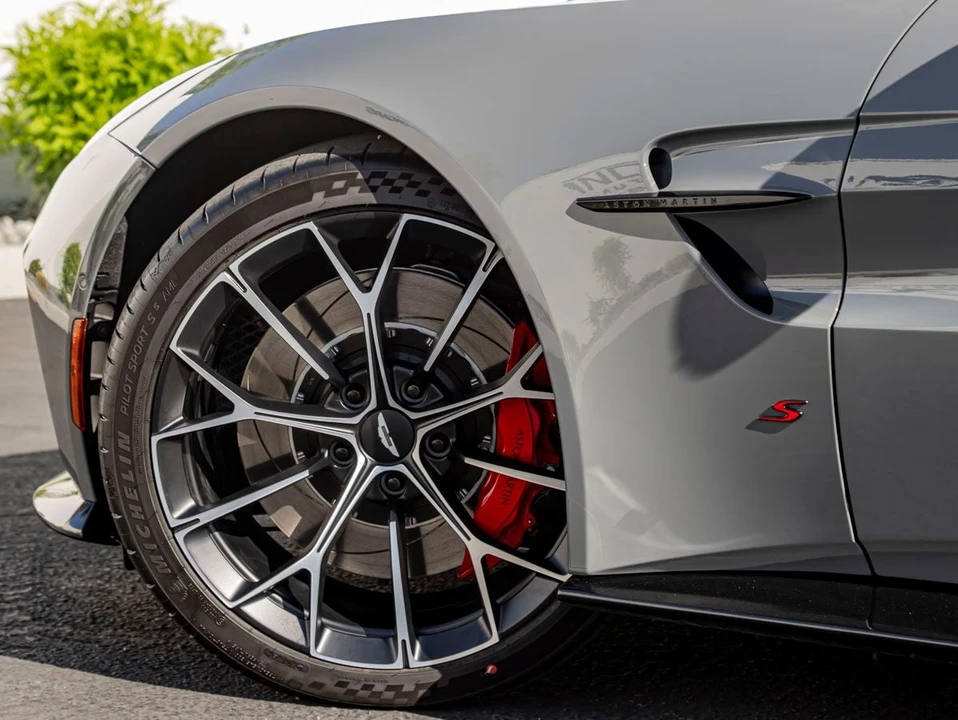 2026 Aston Martin V8 Vantage (2019+) - Image 13 of 31
