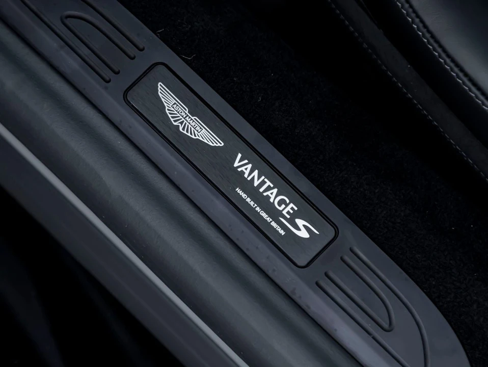 2026 Aston Martin V8 Vantage (2019+) - Image 14 of 31