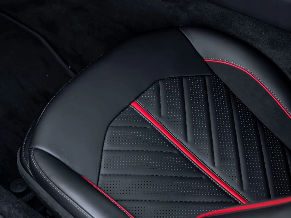 2026 Aston Martin V8 Vantage (2019+) - Image 18 of 31