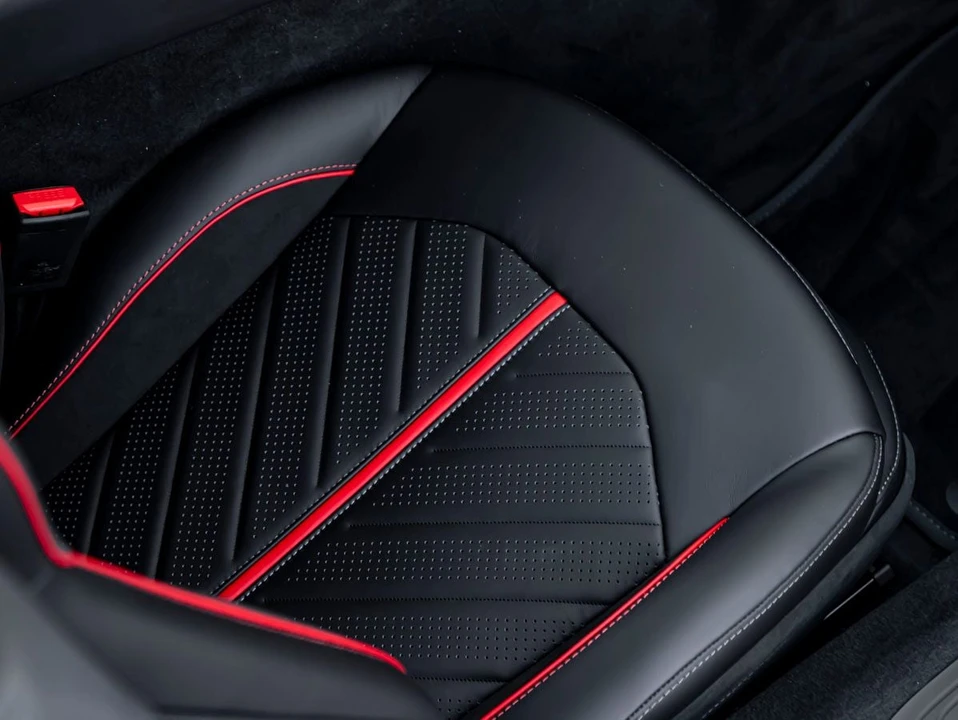 2026 Aston Martin V8 Vantage (2019+) - Image 29 of 31
