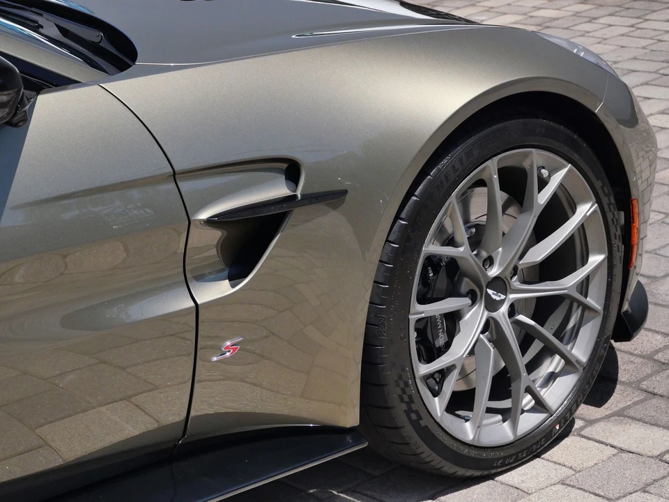 2026 Aston Martin V8 Vantage (2019+) - Image 9 of 27