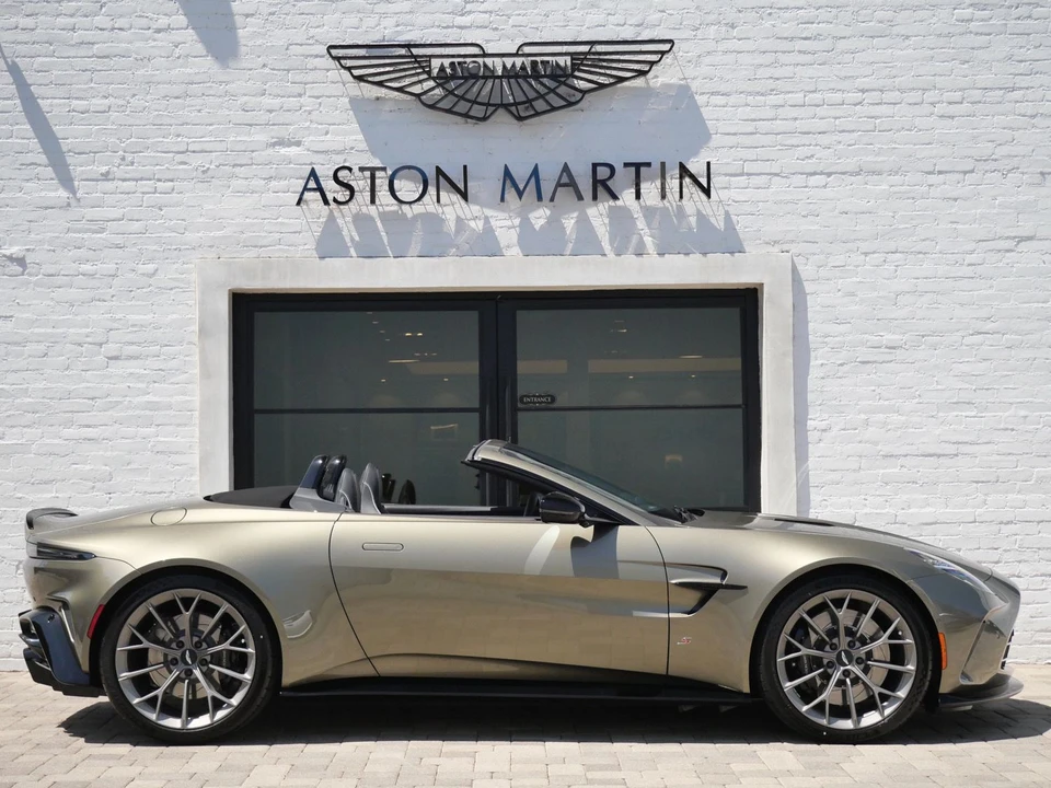 2026 Aston Martin V8 Vantage (2019+) - Image 17 of 27
