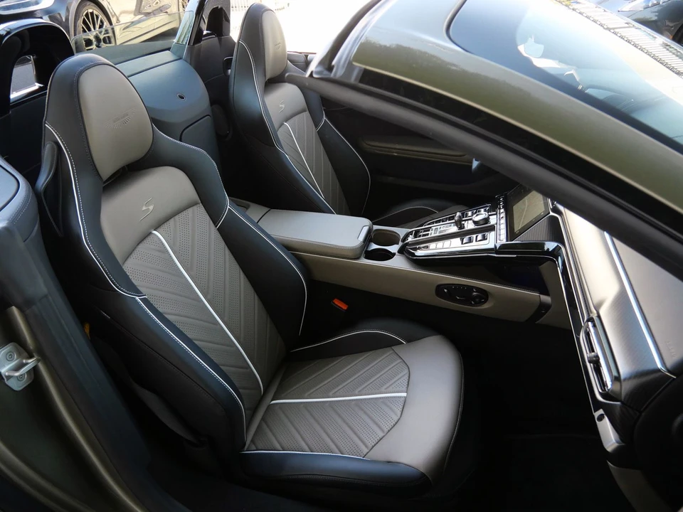 2026 Aston Martin V8 Vantage (2019+) - Image 12 of 27