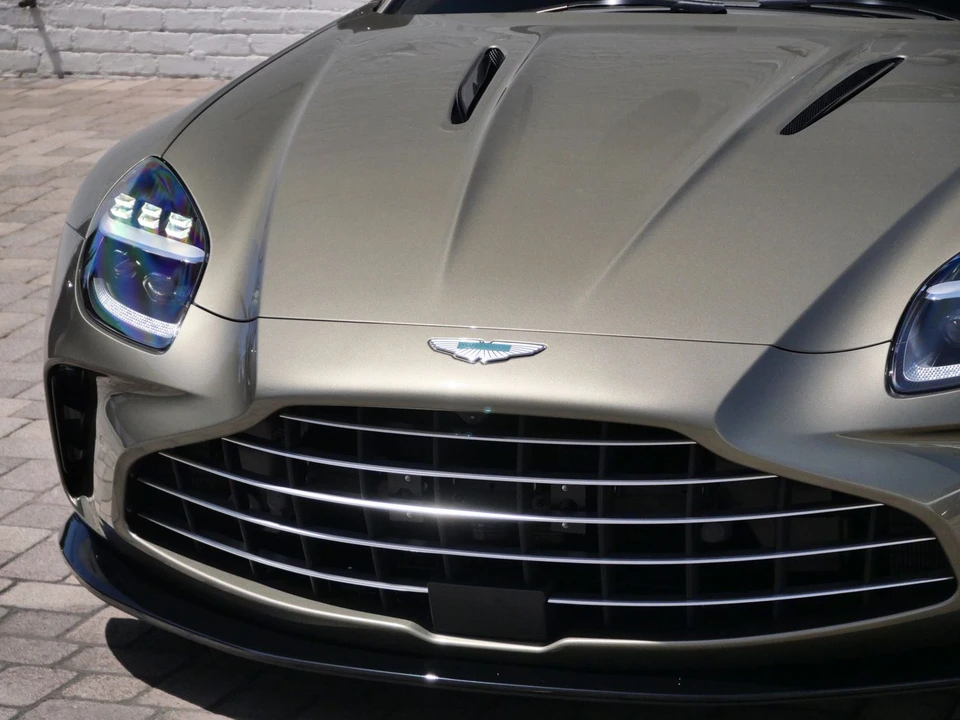 2026 Aston Martin V8 Vantage (2019+) - Image 15 of 27