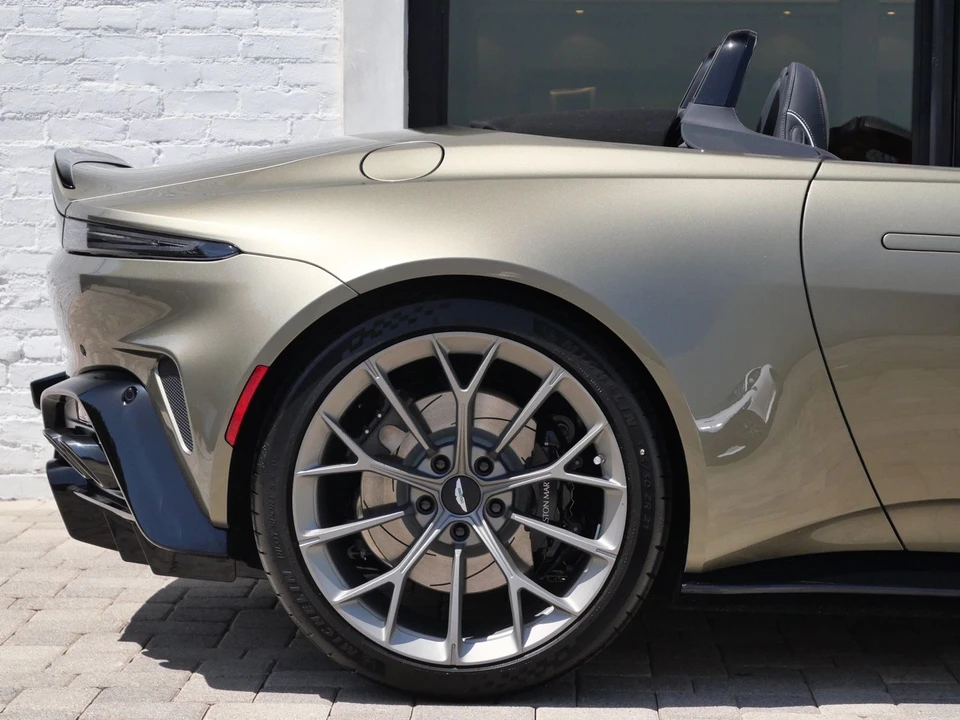 2026 Aston Martin V8 Vantage (2019+) - Image 18 of 27