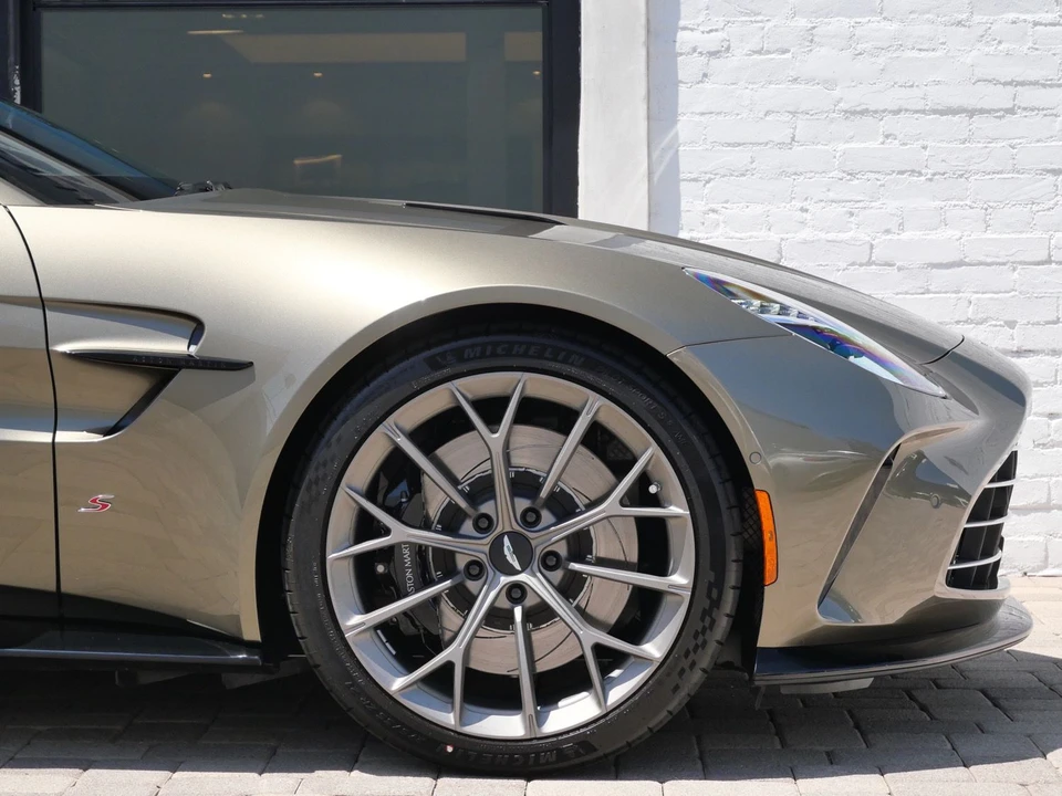 2026 Aston Martin V8 Vantage (2019+) - Image 4 of 27