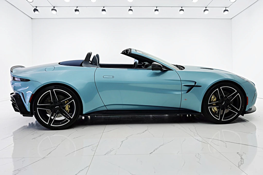 2026 Aston Martin V8 Vantage (2019+) - Image 15 of 31