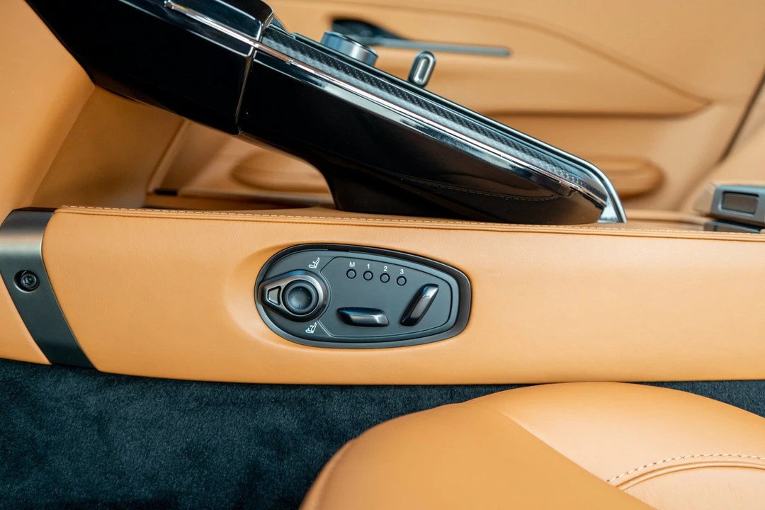 2026 Aston Martin V8 Vantage (2019+) - Image 15 of 31