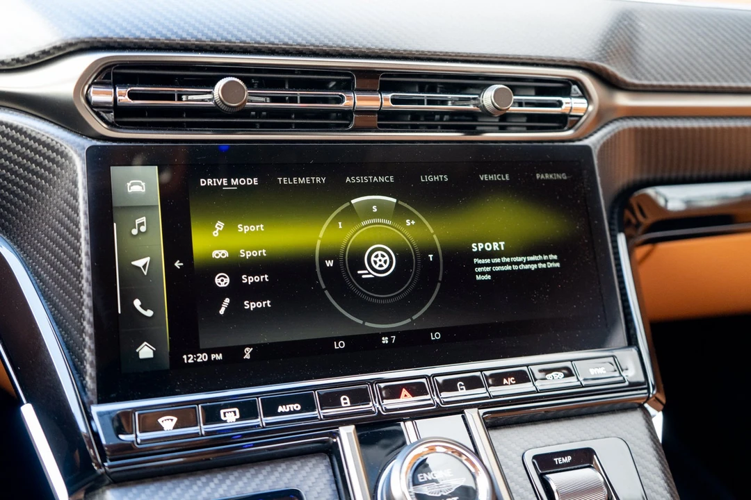 2026 Aston Martin V8 Vantage (2019+) - Image 17 of 31