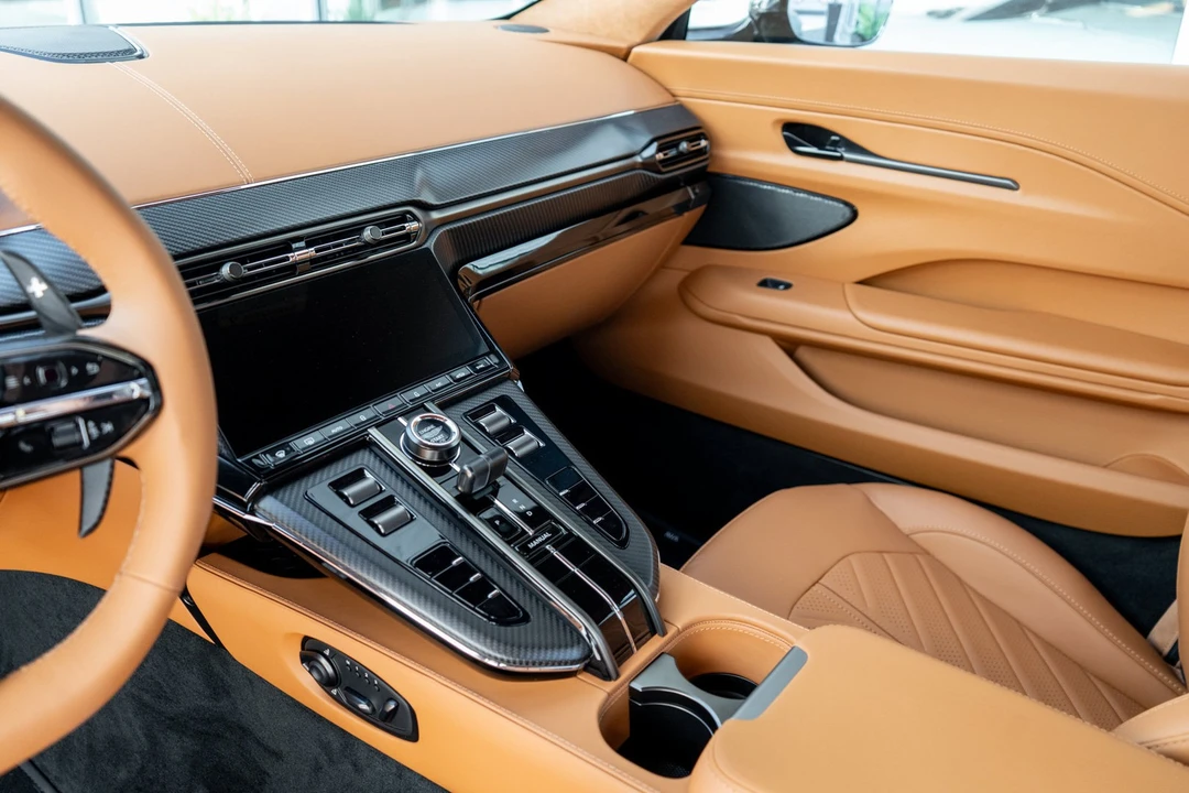 2026 Aston Martin V8 Vantage (2019+) - Image 9 of 31
