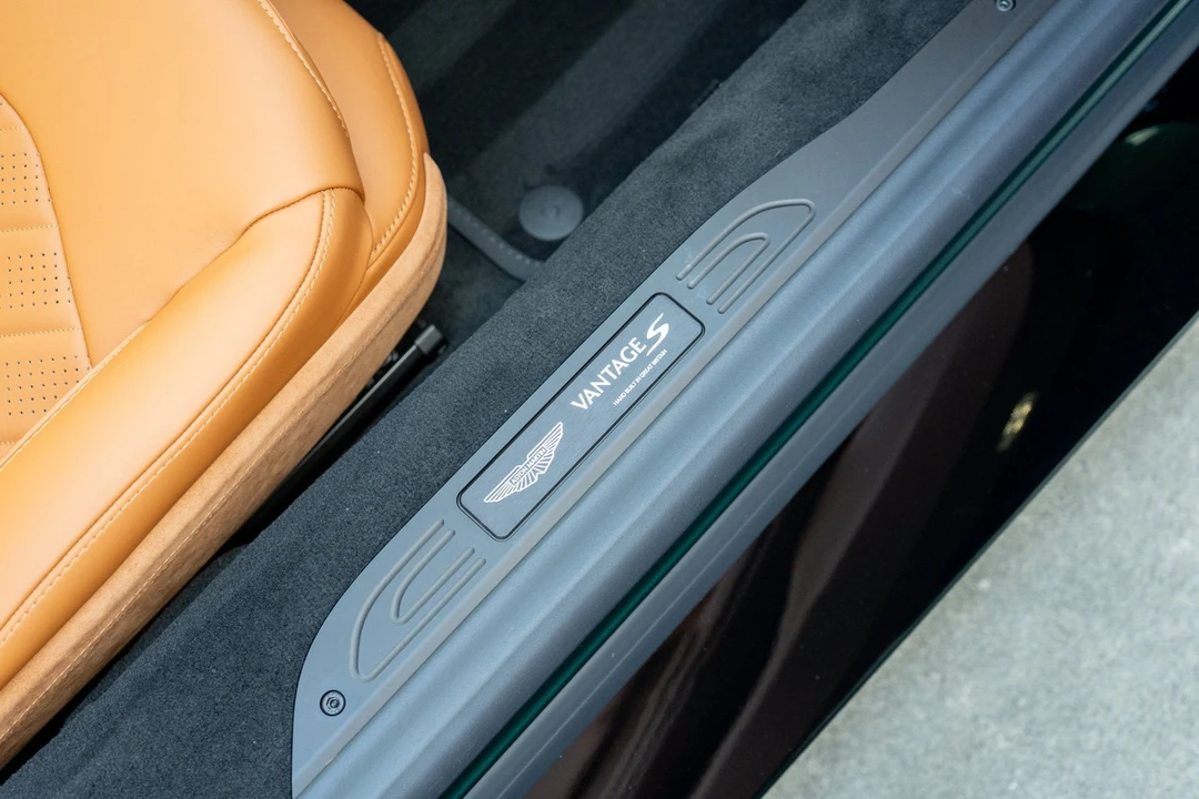 2026 Aston Martin V8 Vantage (2019+) - Image 28 of 31