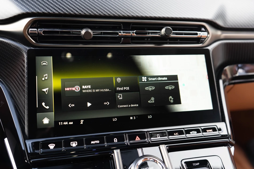 2026 Aston Martin V8 Vantage (2019+) - Image 19 of 31