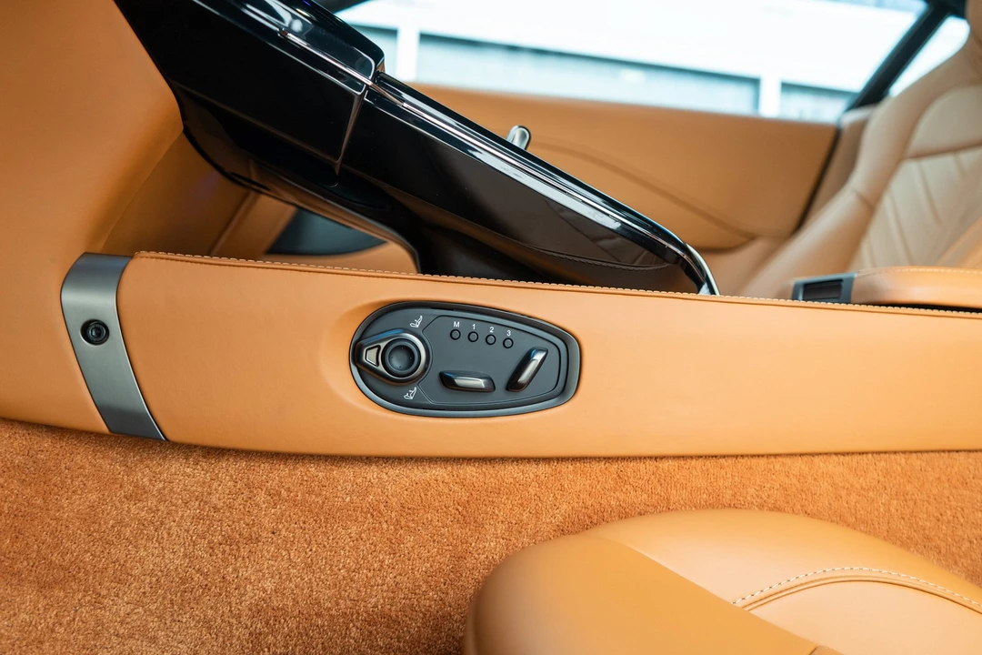 2026 Aston Martin V8 Vantage (2019+) - Image 14 of 31