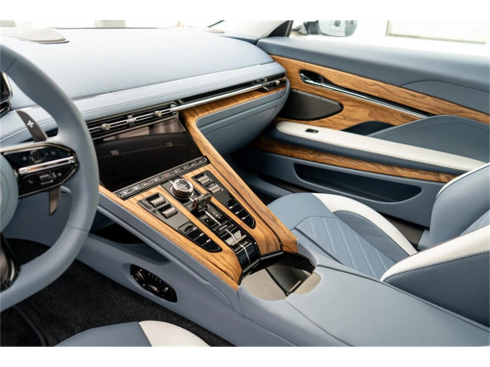 2026 Aston Martin Vanquish 3rd Gen - Image 15 of 31