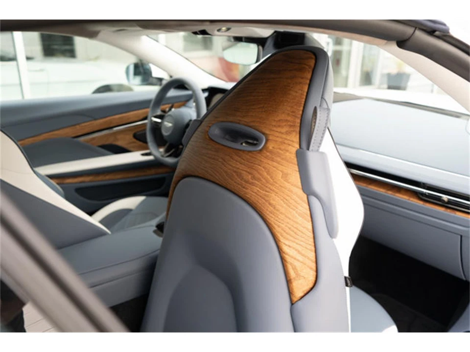 2026 Aston Martin Vanquish 3rd Gen - Image 28 of 31