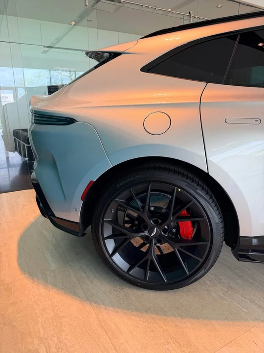 2026 Aston Martin DBX 707 - Image 11 of 14