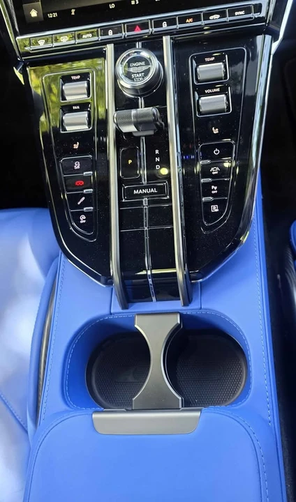 2026 Aston Martin V8 Vantage (2019+) - Image 13 of 16