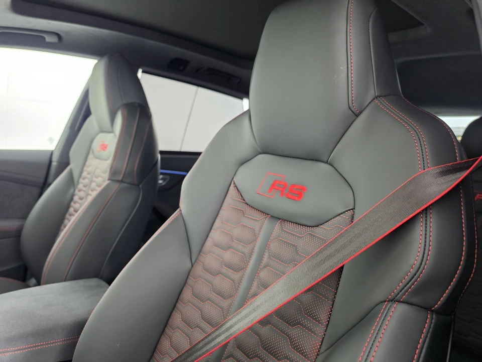 2026 Audi RS Q8 Performance - Image 16 of 31