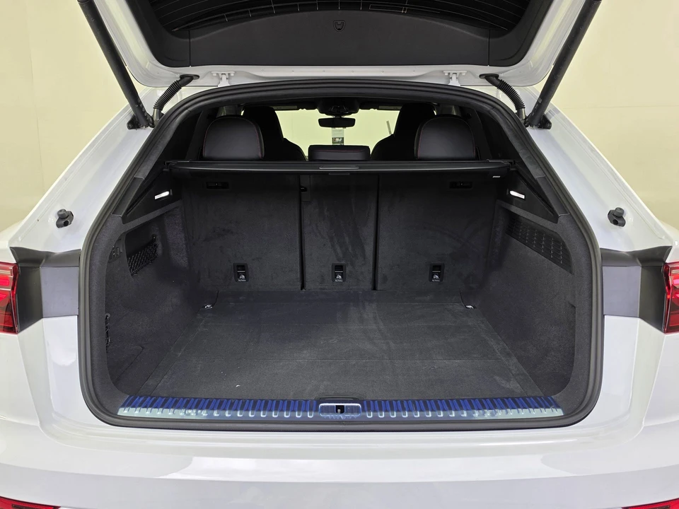 2026 Audi RS Q8 Performance - Image 12 of 31