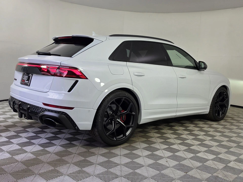 2026 Audi RS Q8 Performance - Image 7 of 31