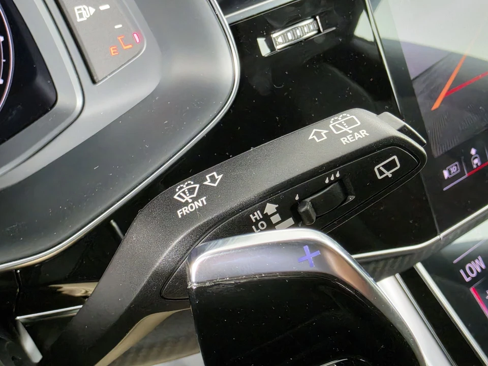 2026 Audi RS Q8 Performance - Image 27 of 31
