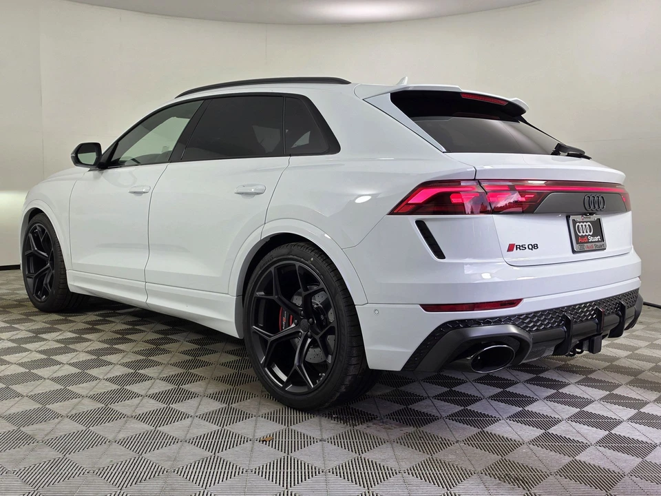2026 Audi RS Q8 Performance - Image 5 of 31