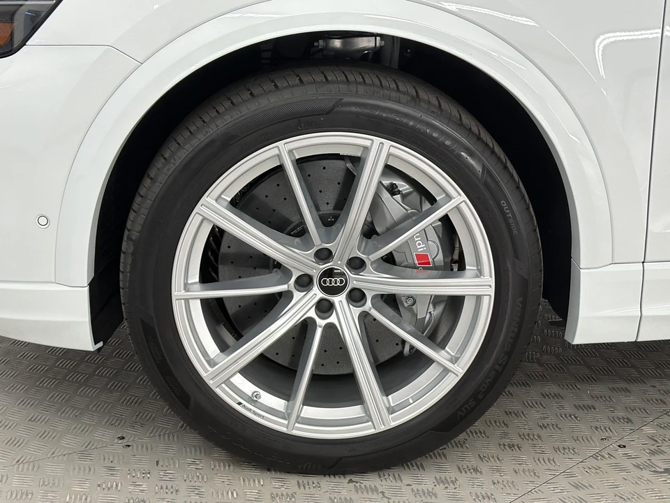 2026 Audi RS Q8 Performance - Image 12 of 30