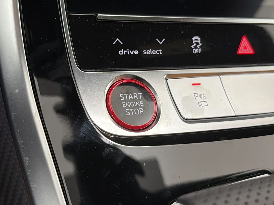 2026 Audi RS Q8 Performance - Image 16 of 30