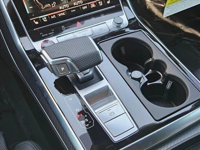 2026 Audi RS Q8 Performance - Image 13 of 18
