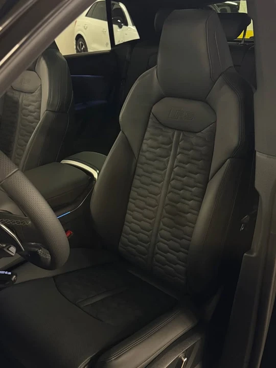 2026 Audi RS Q8 Performance - Image 6 of 7