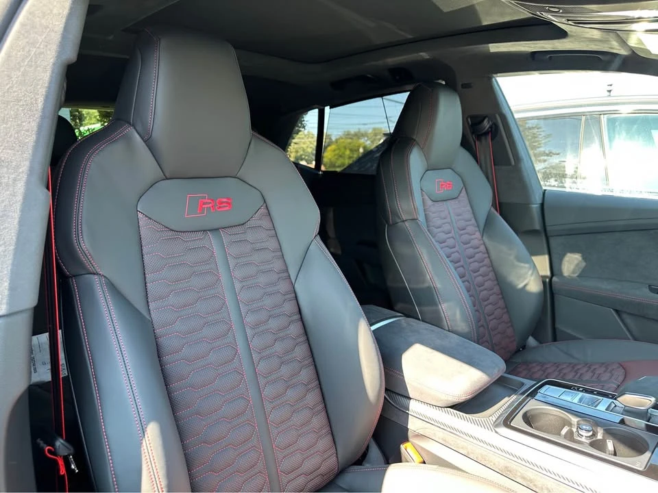 2026 Audi RS Q8 Performance - Image 12 of 14
