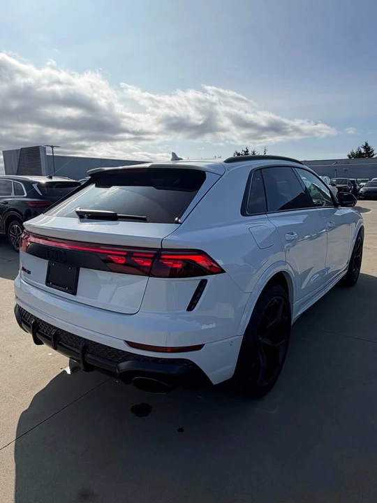 2026 Audi RS Q8 Performance - Image 10 of 12