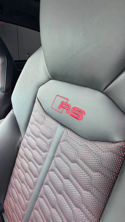 2026 Audi RS Q8 Performance - Image 12 of 18