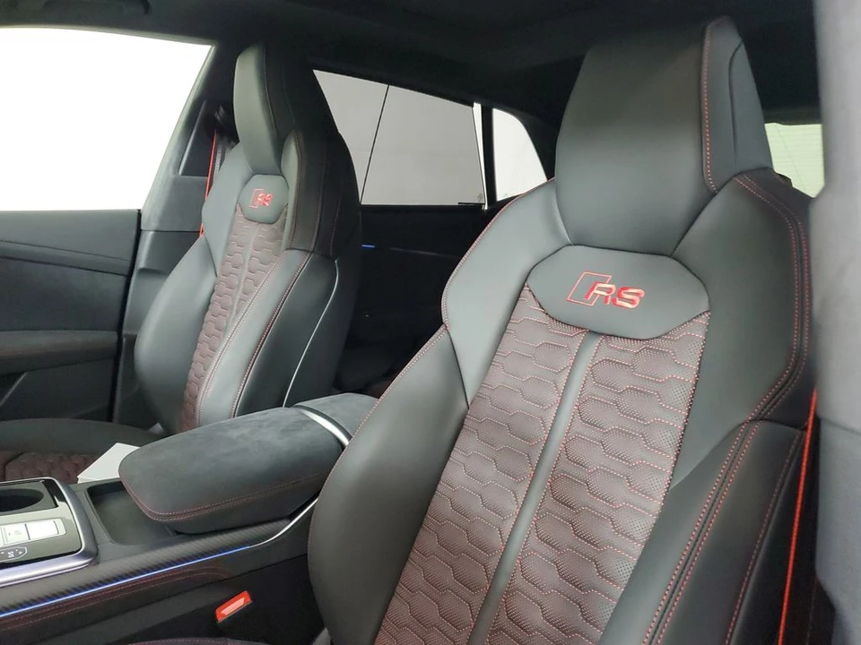 2026 Audi RS Q8 Performance - Image 21 of 31