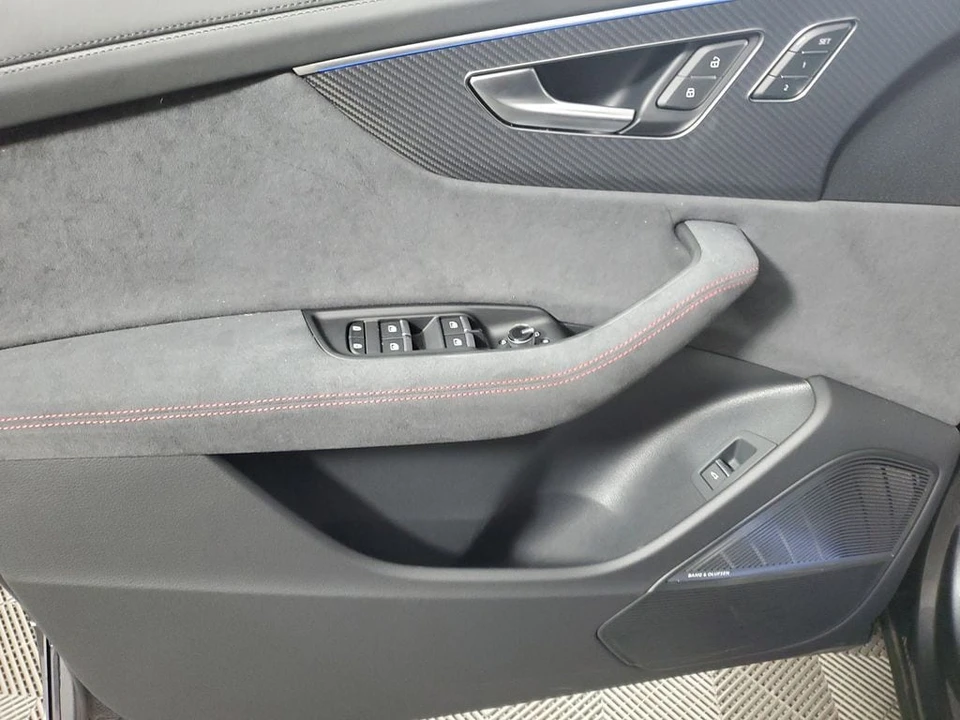 2026 Audi RS Q8 Performance - Image 19 of 31