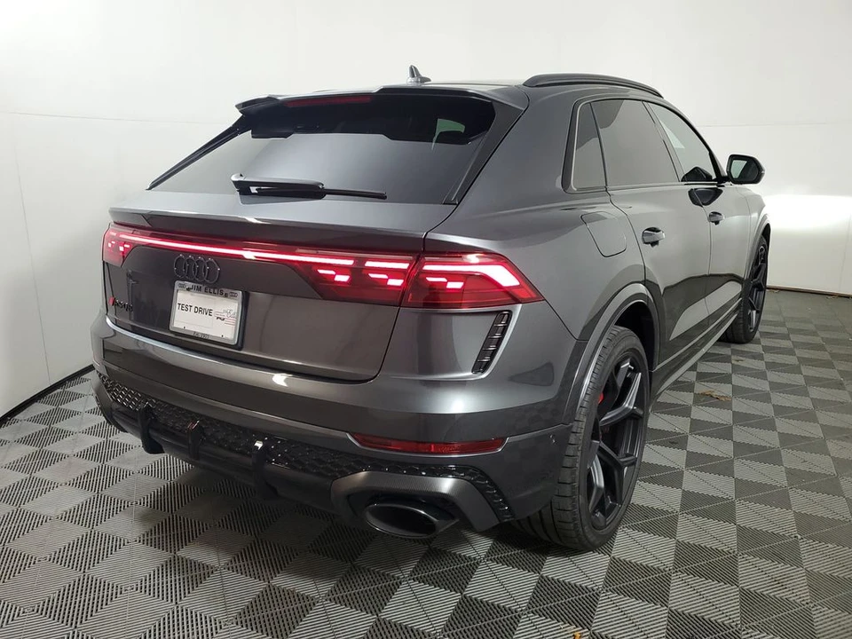 2026 Audi RS Q8 Performance - Image 6 of 31