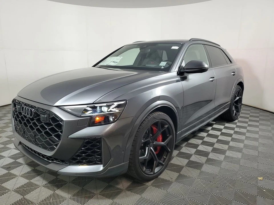 2026 Audi RS Q8 Performance - Image 3 of 31