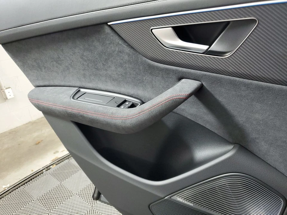 2026 Audi RS Q8 Performance - Image 17 of 31