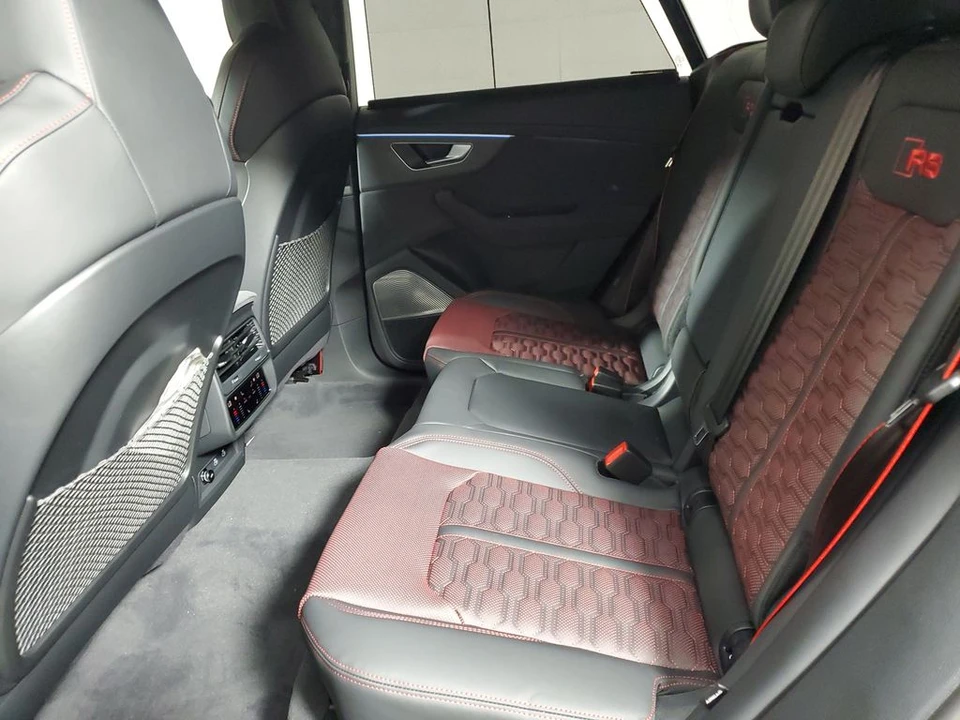 2026 Audi RS Q8 Performance - Image 12 of 31