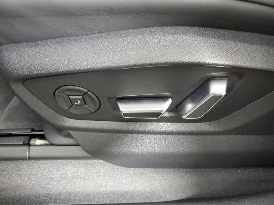 2026 Audi RS Q8 Performance - Image 23 of 31