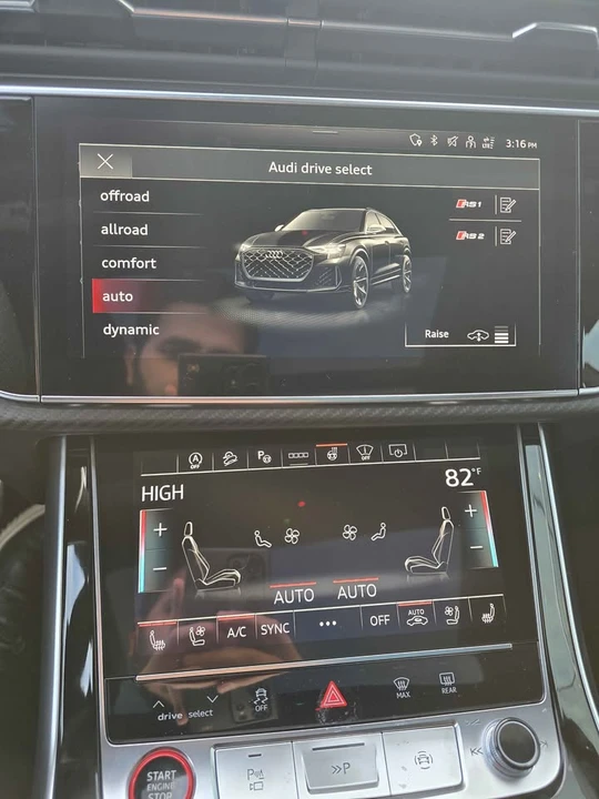 2026 Audi RS Q8 Performance - Image 16 of 20