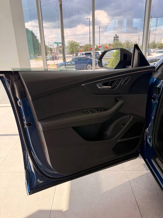 2026 Audi RS Q8 Performance - Image 6 of 14