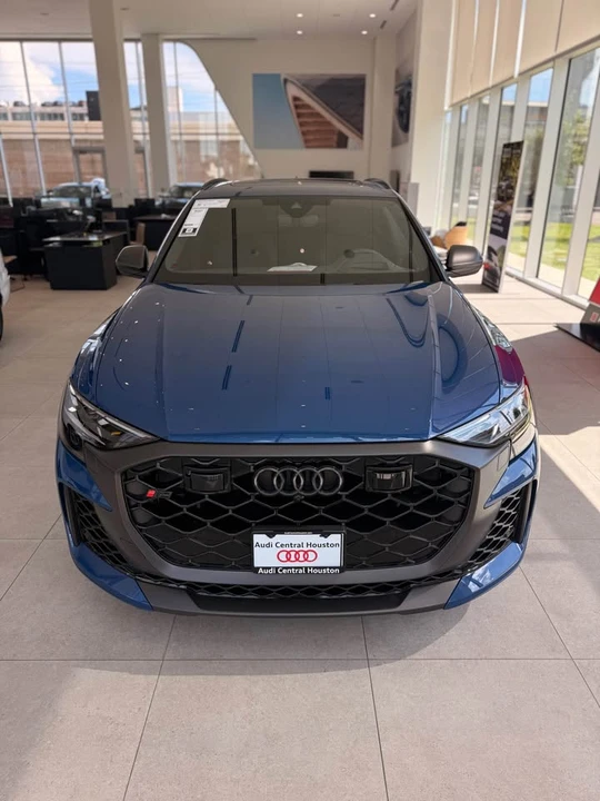 2026 Audi RS Q8 Performance - Image 10 of 14