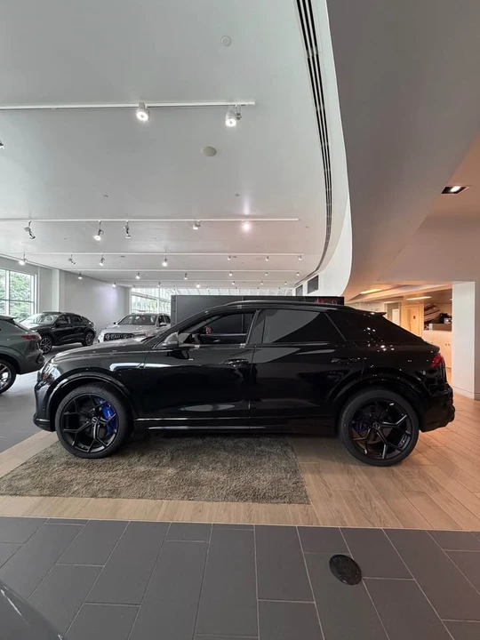2026 Audi RS Q8 Performance - Image 8 of 19