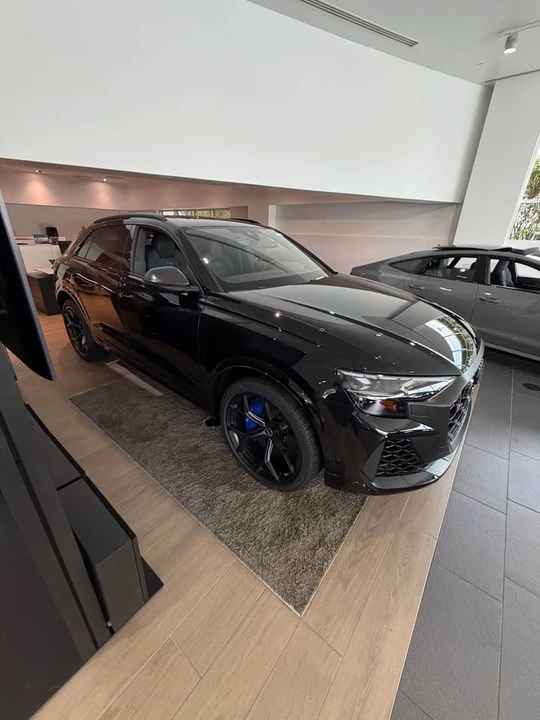 2026 Audi RS Q8 Performance - Image 3 of 19